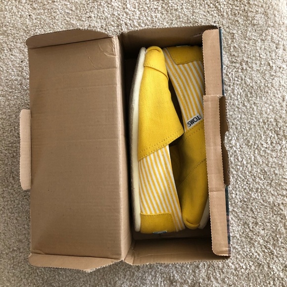 Yellow TOMS - Picture 3 of 7